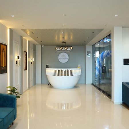 Hotel The Parker Inn By Kbnt Group Surat Exterior photo