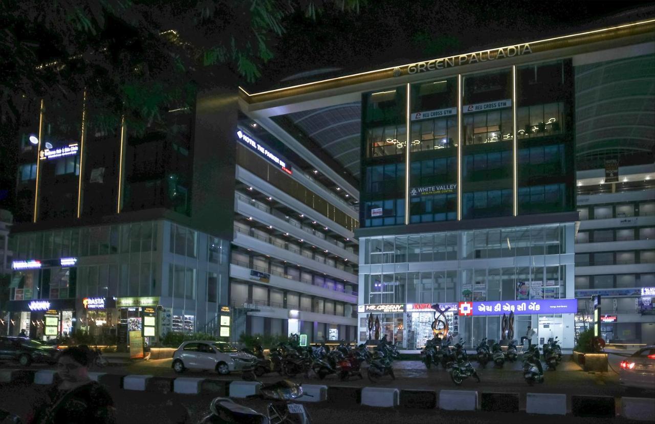 Hotel The Parker Inn By Kbnt Group Surat Exterior photo