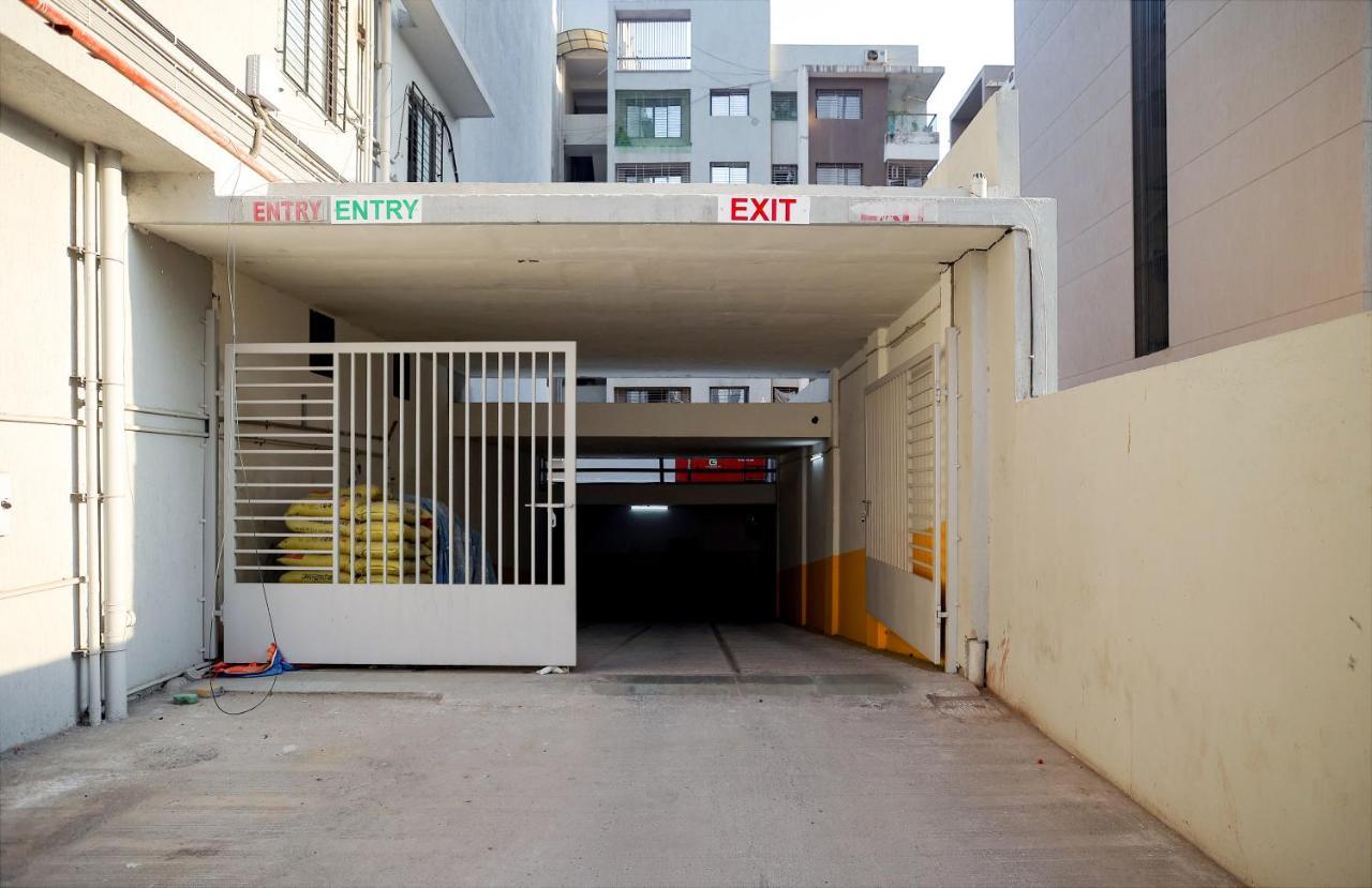 Hotel The Parker Inn By Kbnt Group Surat Exterior photo