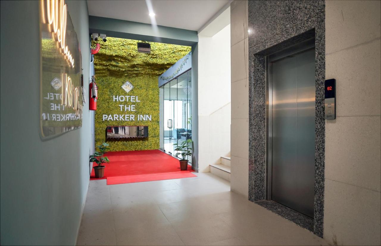 Hotel The Parker Inn By Kbnt Group Surat Exterior photo