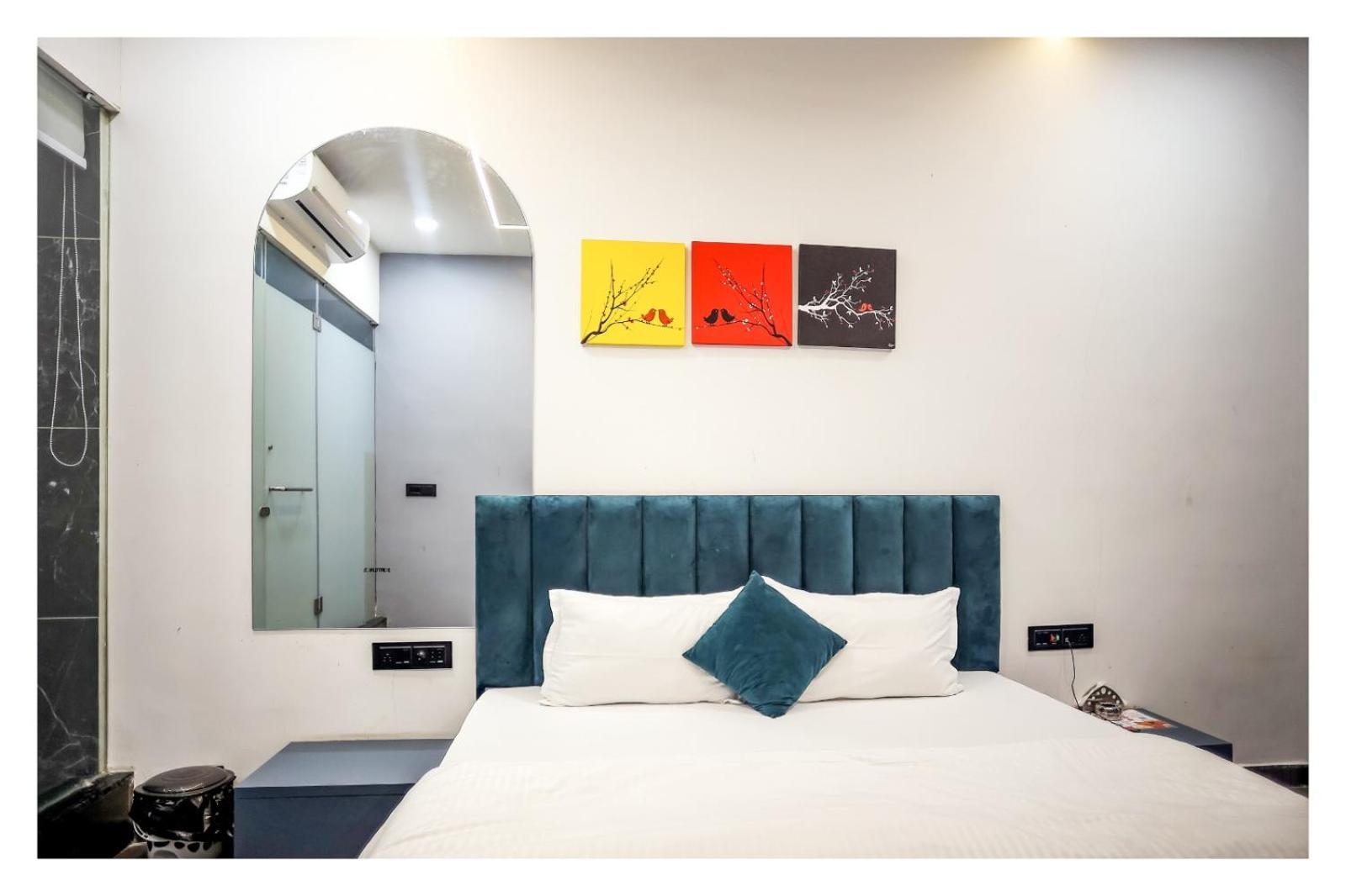 Hotel The Parker Inn By Kbnt Group Surat Exterior photo