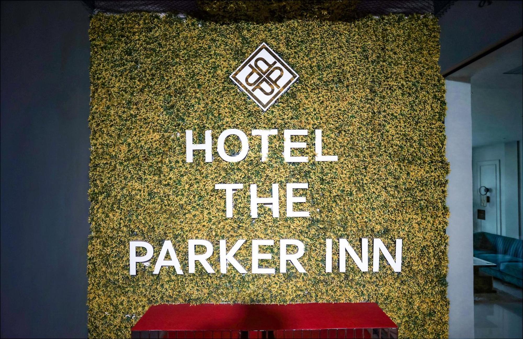 Hotel The Parker Inn By Kbnt Group Surat Exterior photo